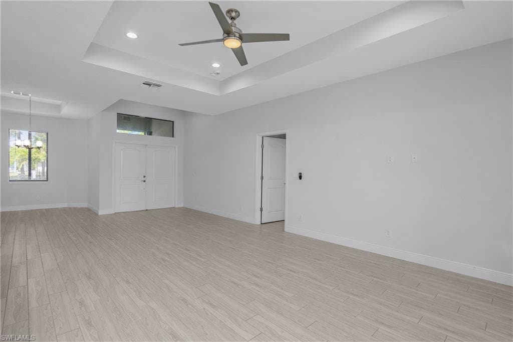 4575 Catalina LN-10