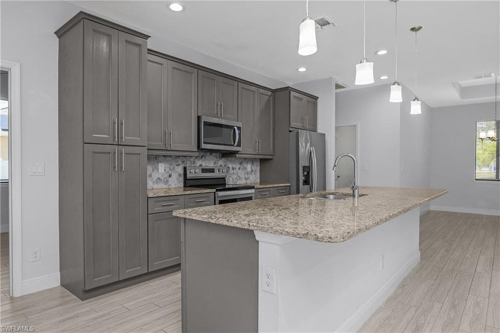 4575 Catalina LN-20