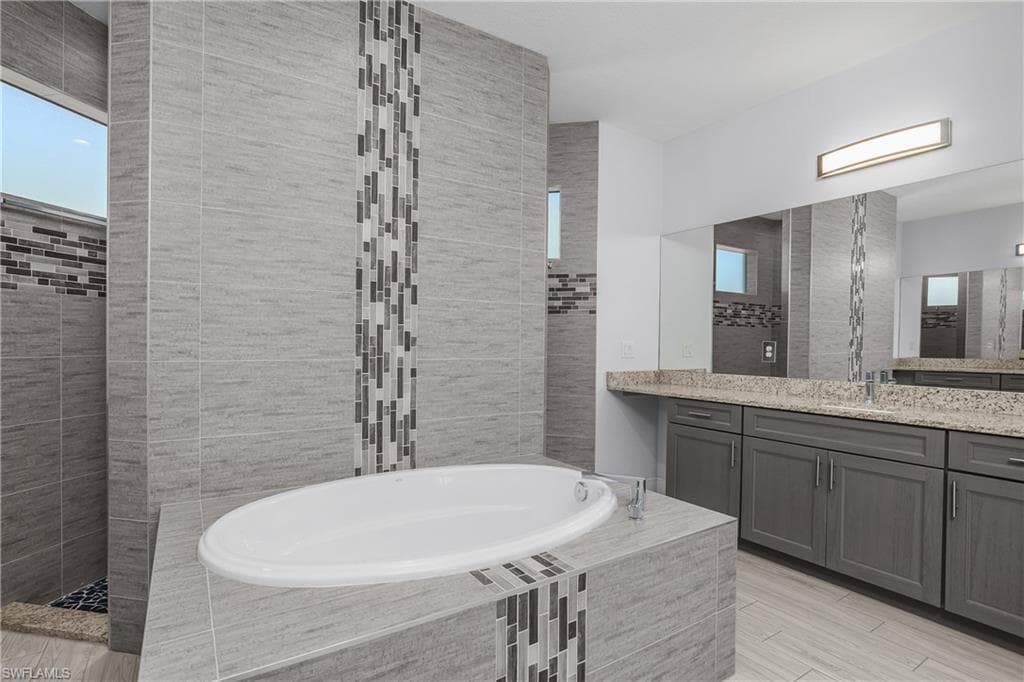 4575 Catalina LN-26