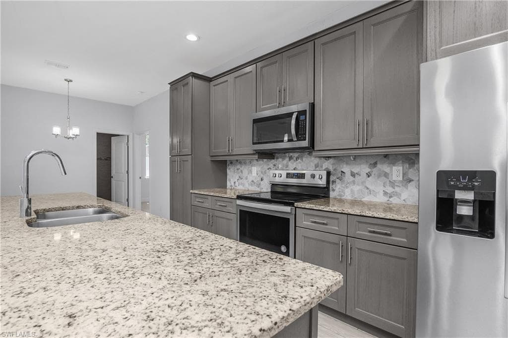 4575 Catalina LN-18
