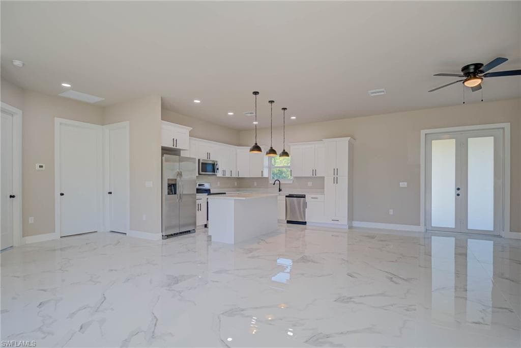 2023 Robert AVE-2