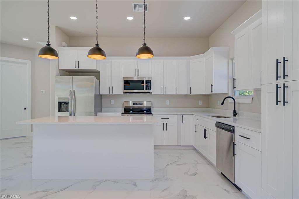 2023 Robert AVE-6
