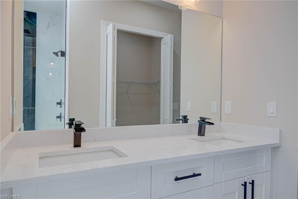 2023 Robert AVE-12