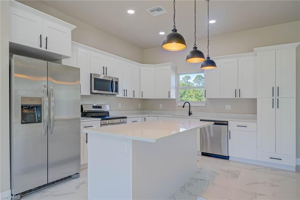 2023 Robert AVE-7