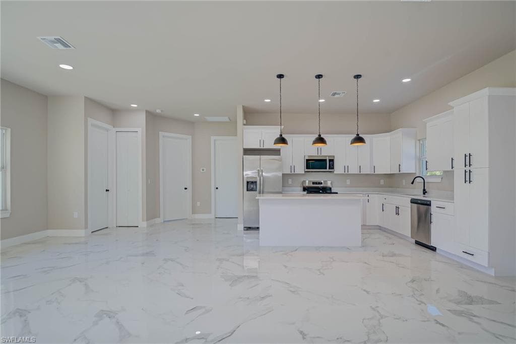 2023 Robert AVE-5