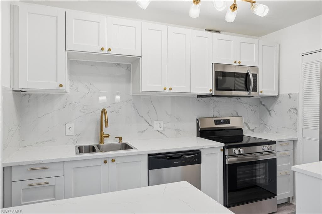 788 Park Shore DR A11-3