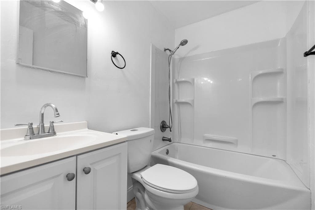 48 Victoria DR-27