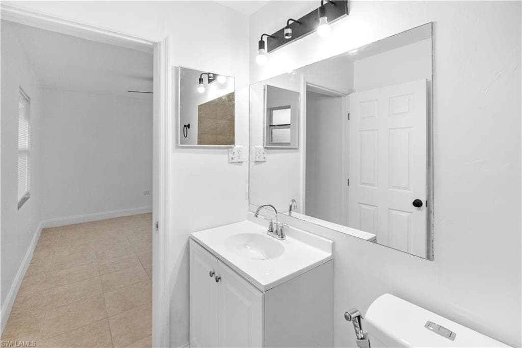 48 Victoria DR-13