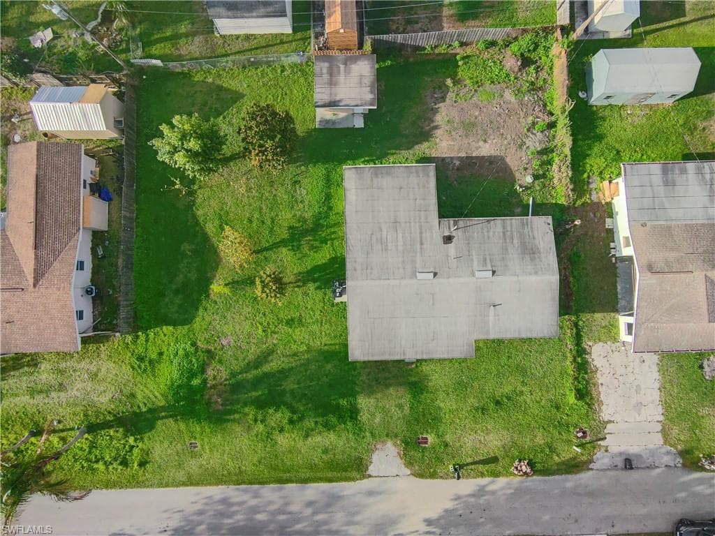 48 Victoria DR-47