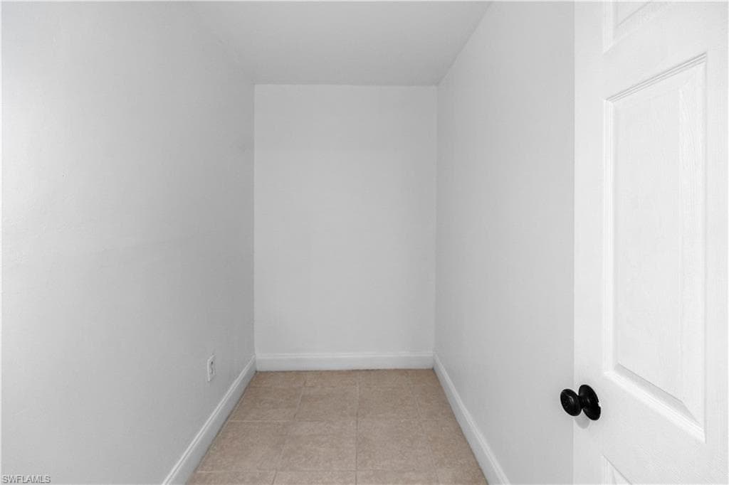 48 Victoria DR-12