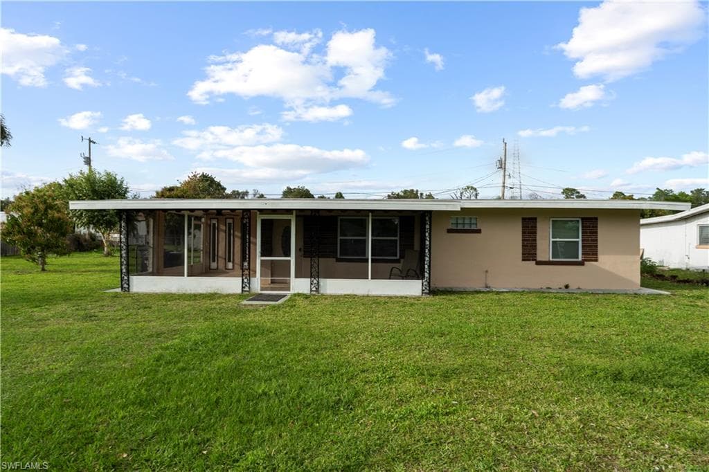 48 Victoria DR-1