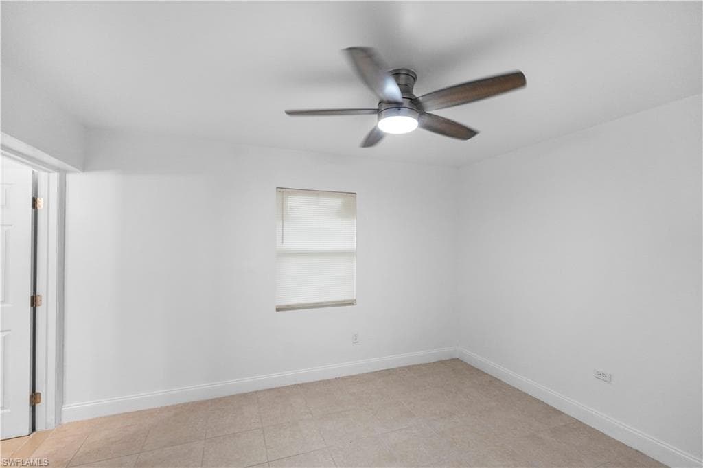 48 Victoria DR-20