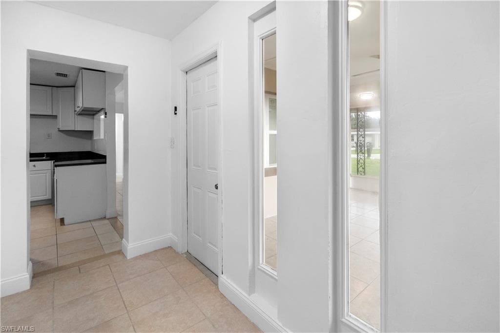 48 Victoria DR-9