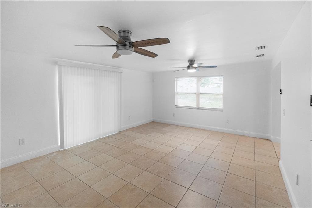 48 Victoria DR-30
