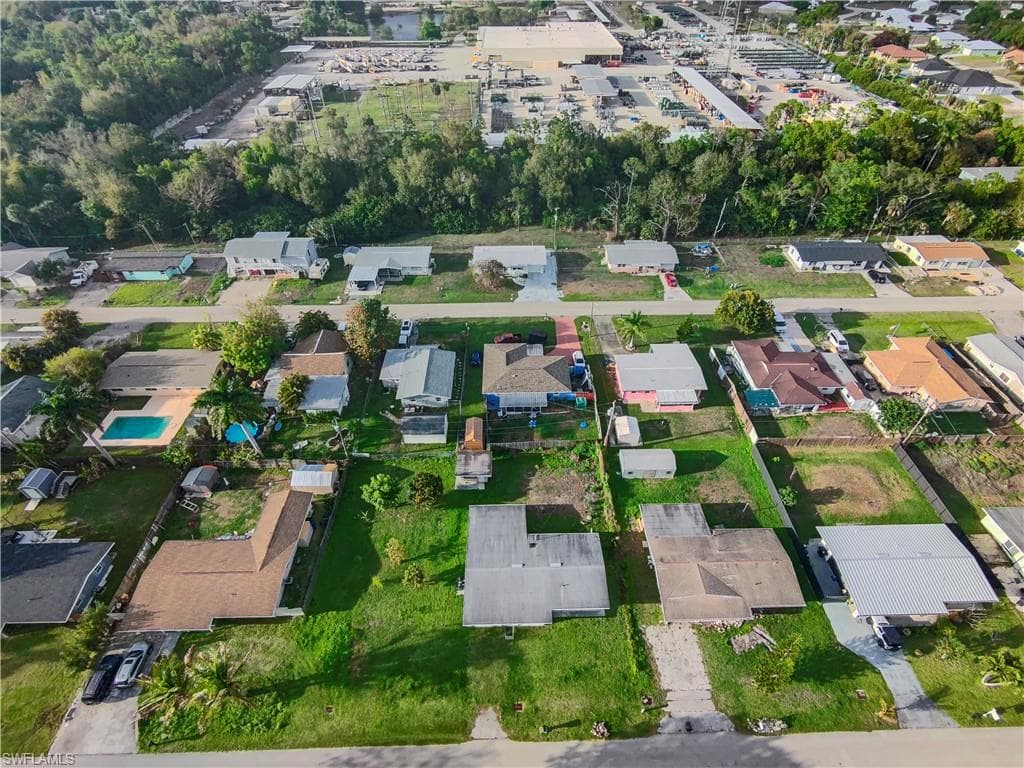48 Victoria DR-49