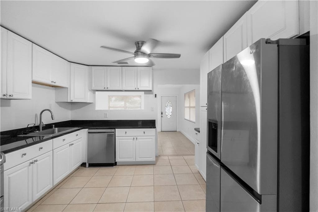 48 Victoria DR-33
