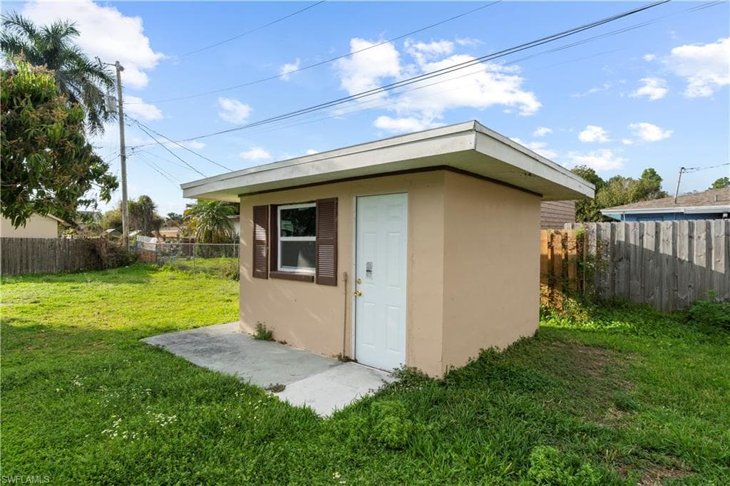 48 Victoria DR-45