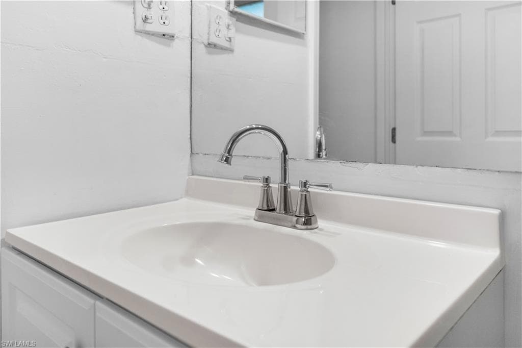 48 Victoria DR-15