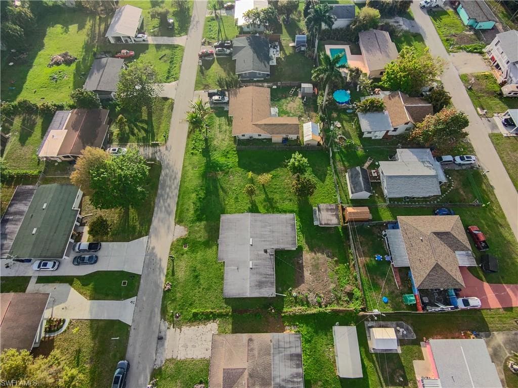48 Victoria DR-48