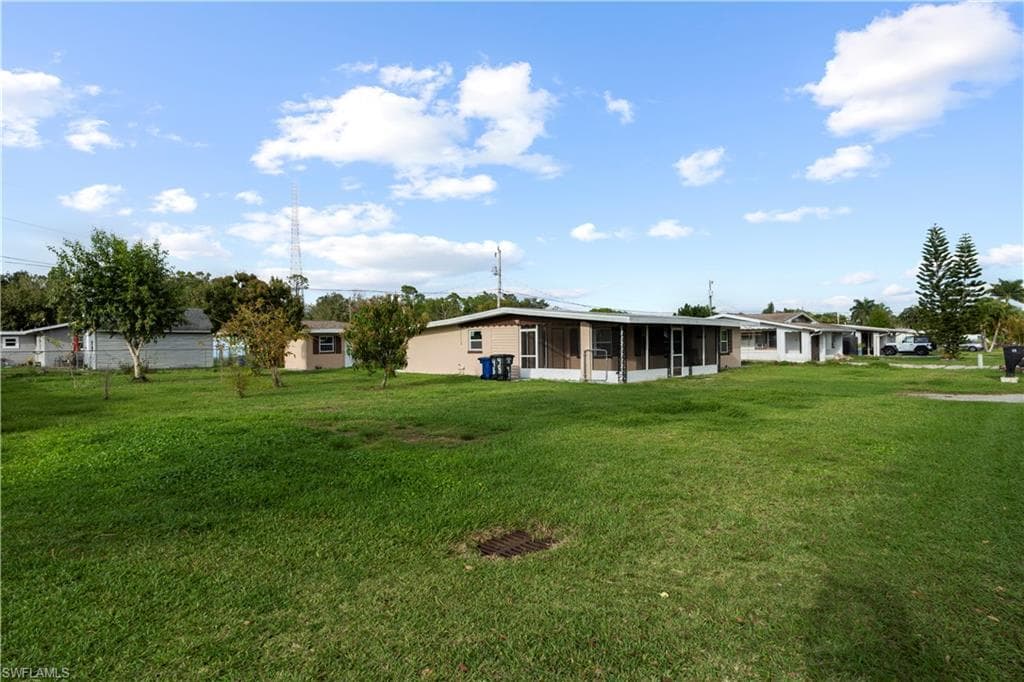 48 Victoria DR-40