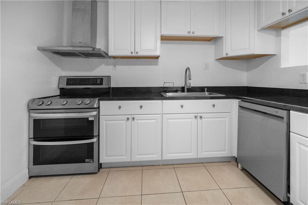 48 Victoria DR-35