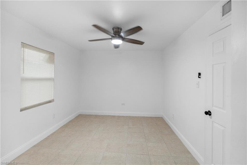 48 Victoria DR-21