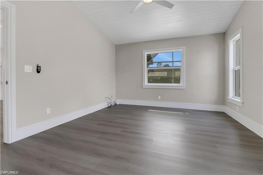270 Madison DR-28