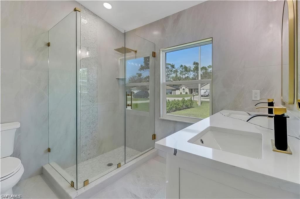 270 Madison DR-20