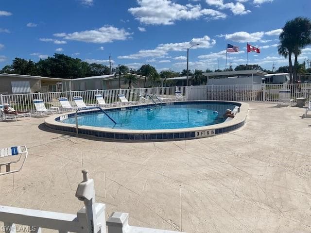 2738 Indianwood DR-36