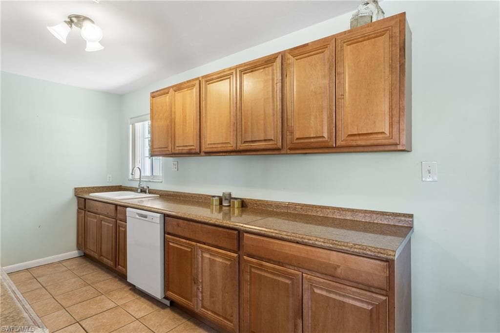 2803 W Cypress AVE-12
