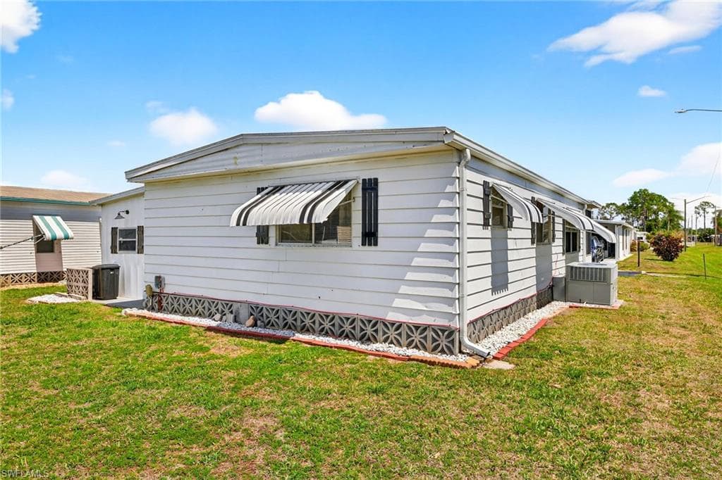 860 Moonlight DR-23