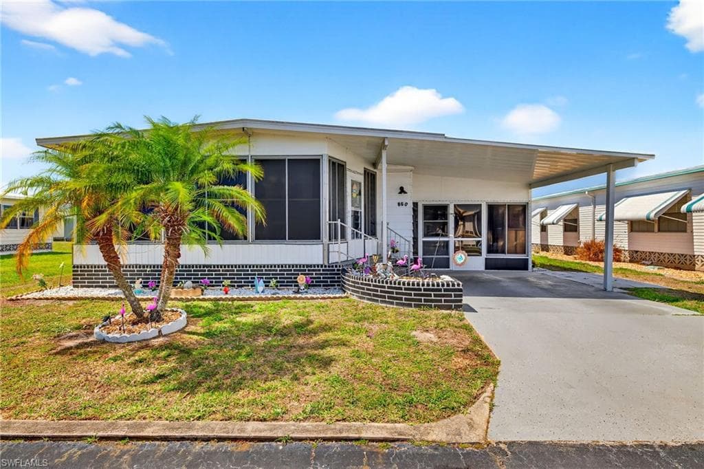 860 Moonlight DR-1