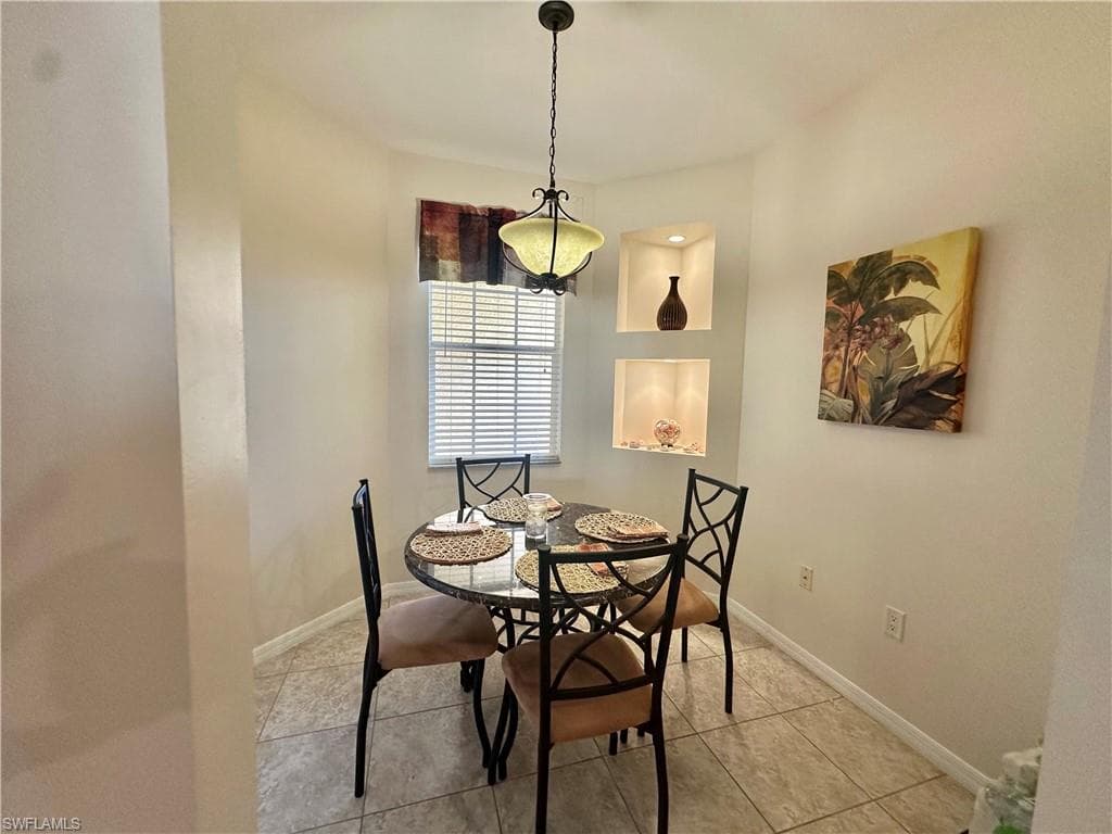 1133 Van Loon Commons CIR 203-9