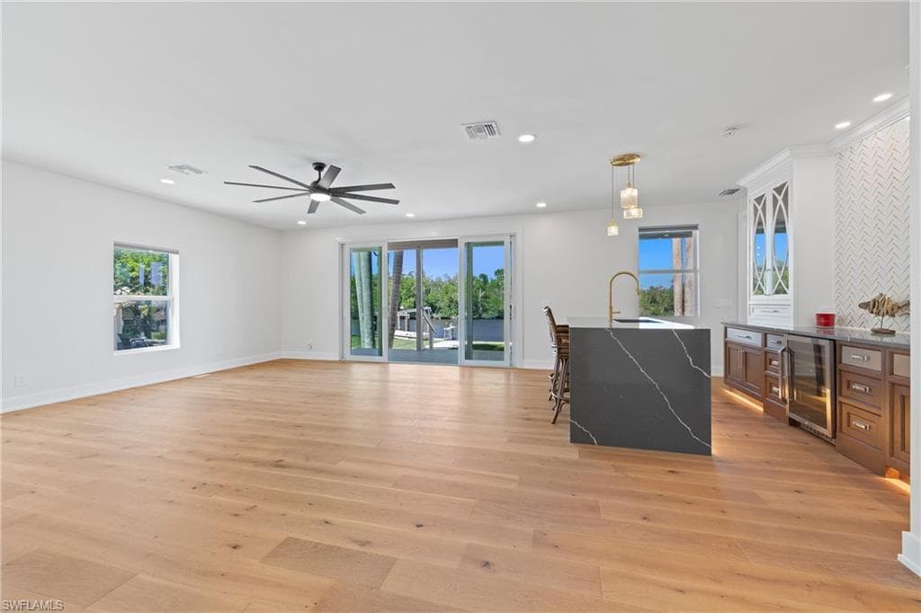 1836 Harbor LN-27