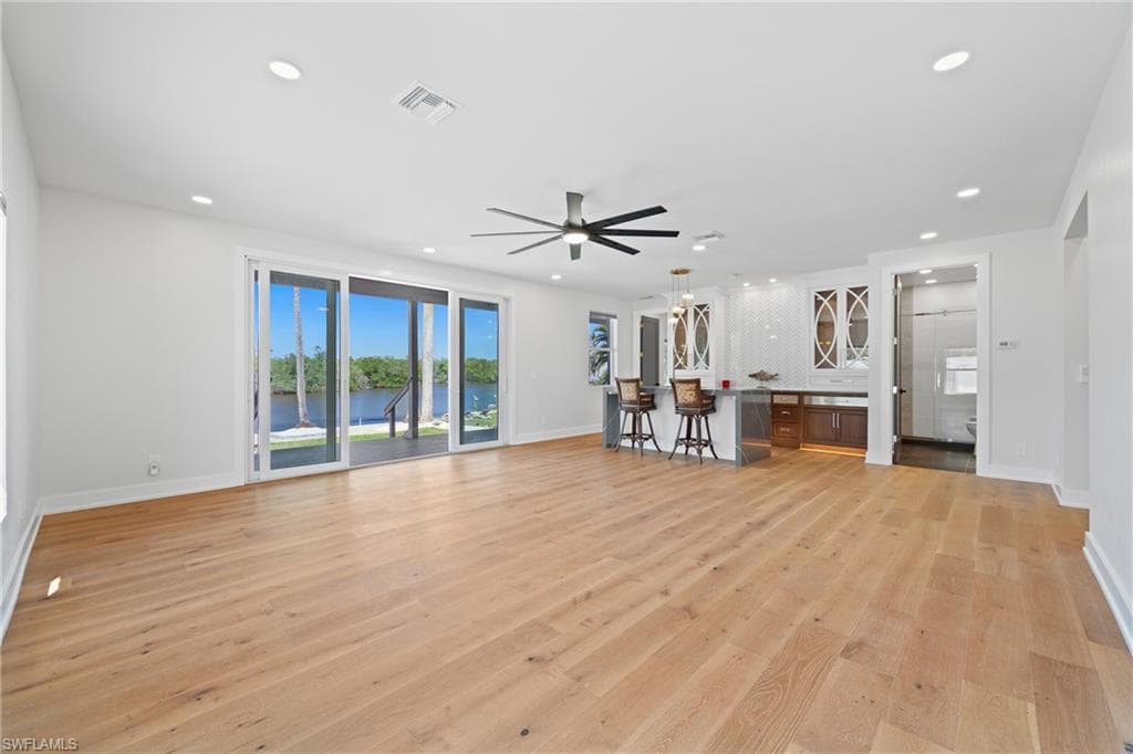 1836 Harbor LN-26