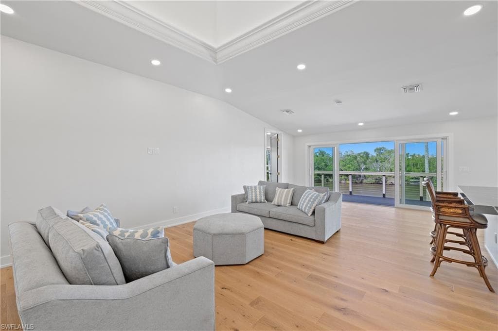 1836 Harbor LN-7