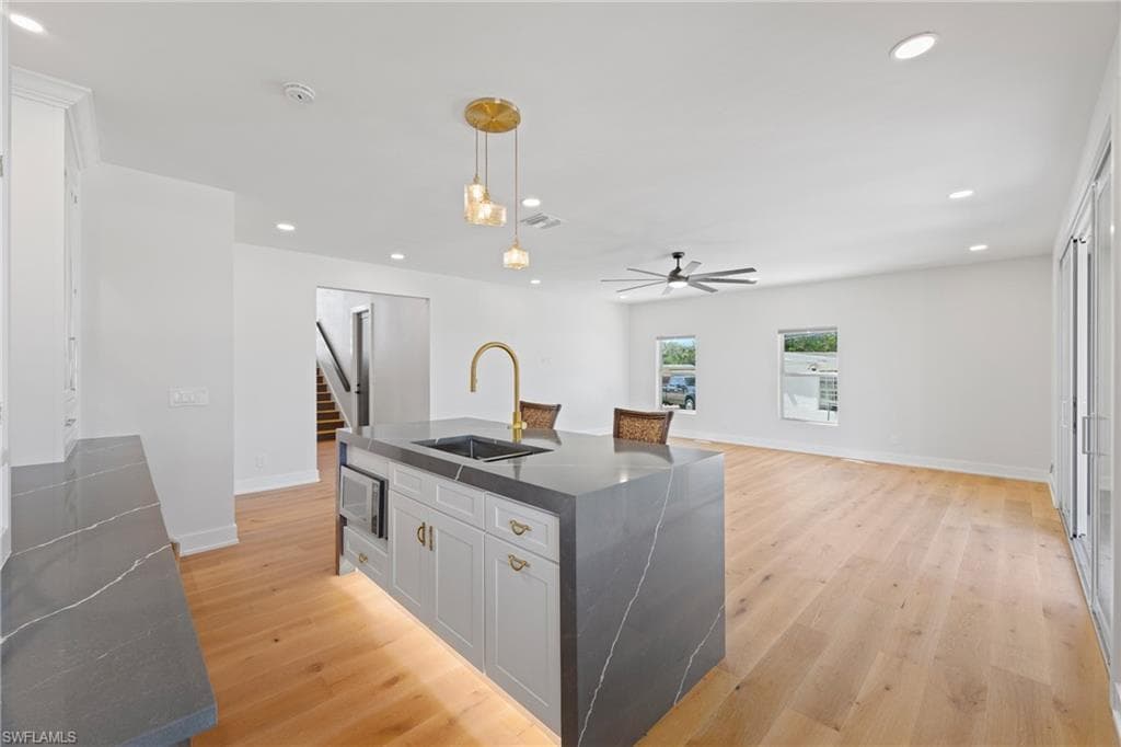1836 Harbor LN-31