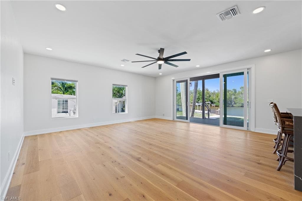 1836 Harbor LN-29