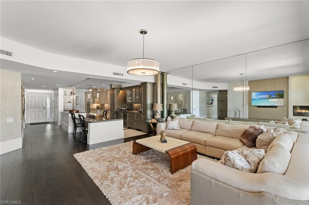 406 La Peninsula BLVD 406-22