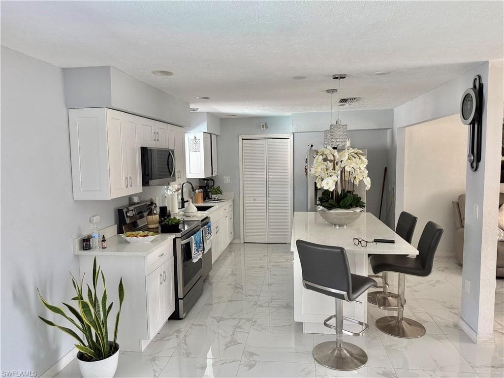 226 Kingston DR-5