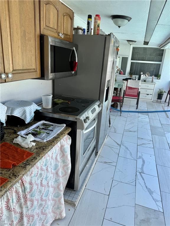 226 Kingston DR-15