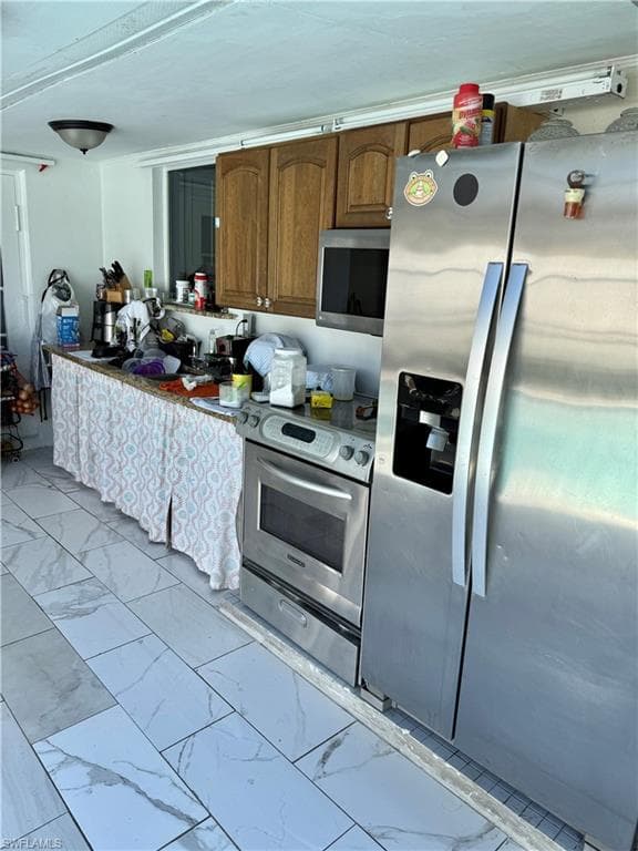 226 Kingston DR-19