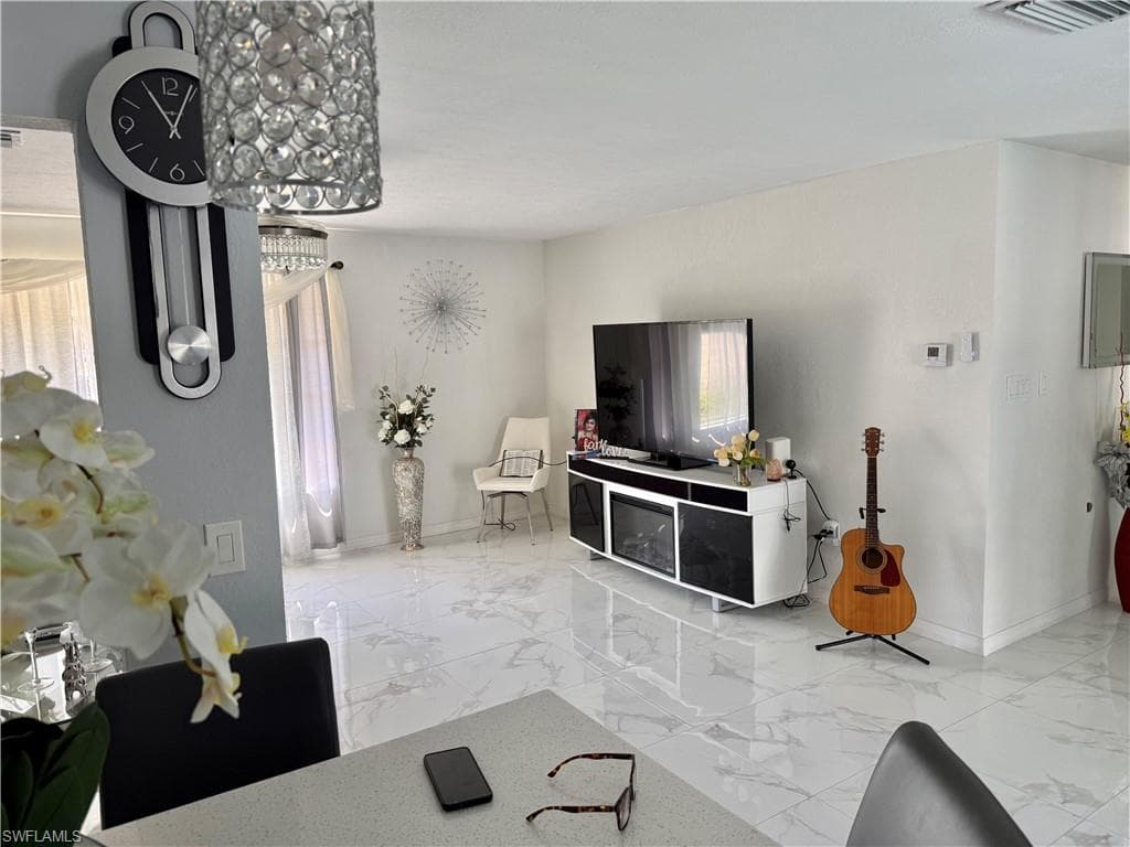 226 Kingston DR-4