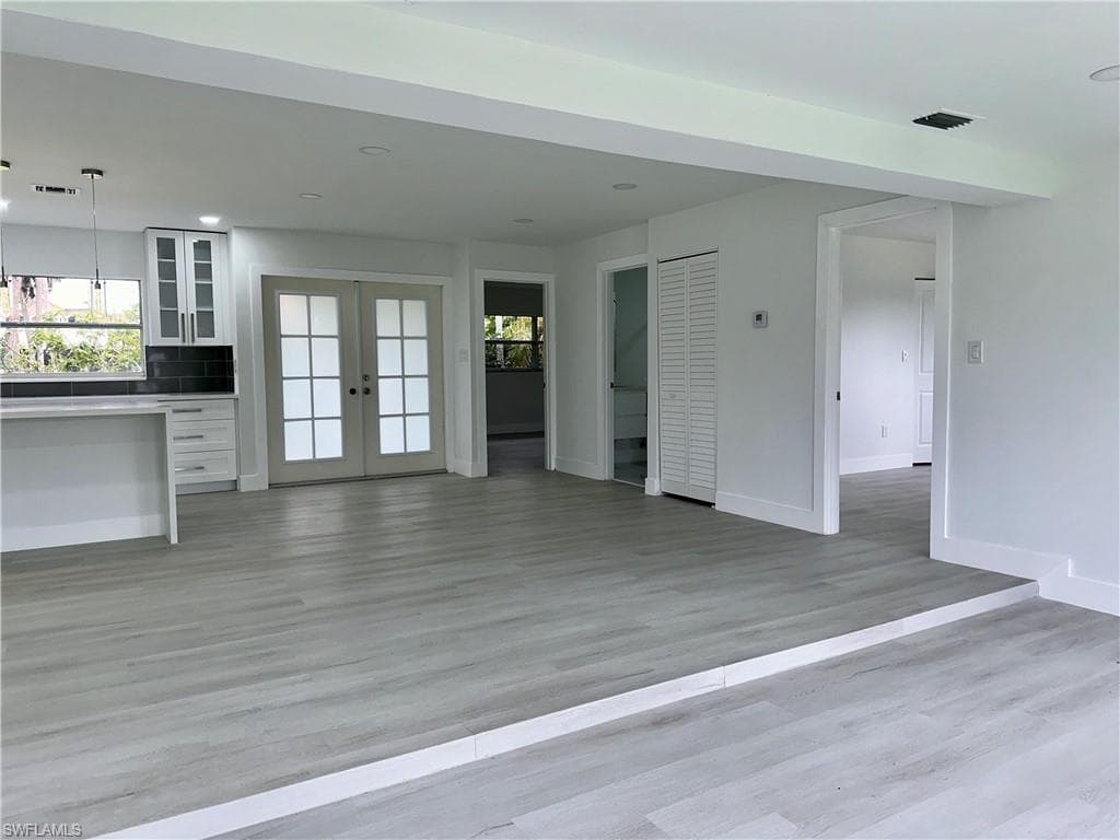 6187 Island Park CT-6