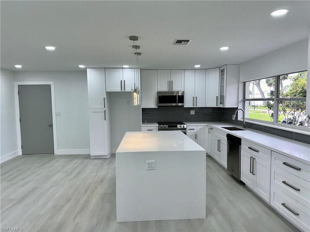 6187 Island Park CT-5