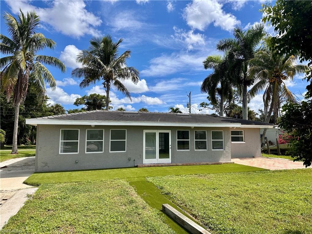6187 Island Park CT-15