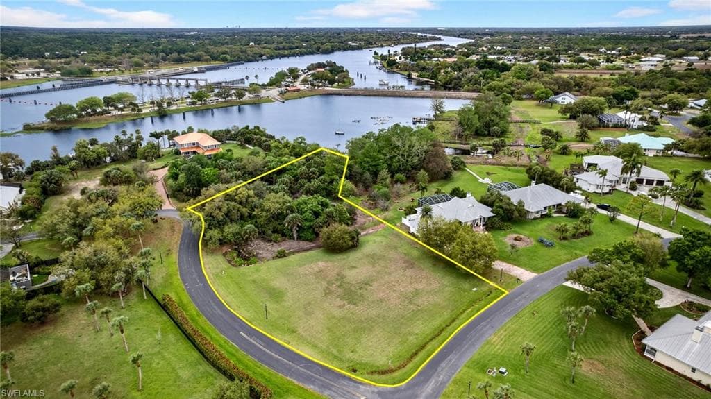 18151 Riverchase CT-5