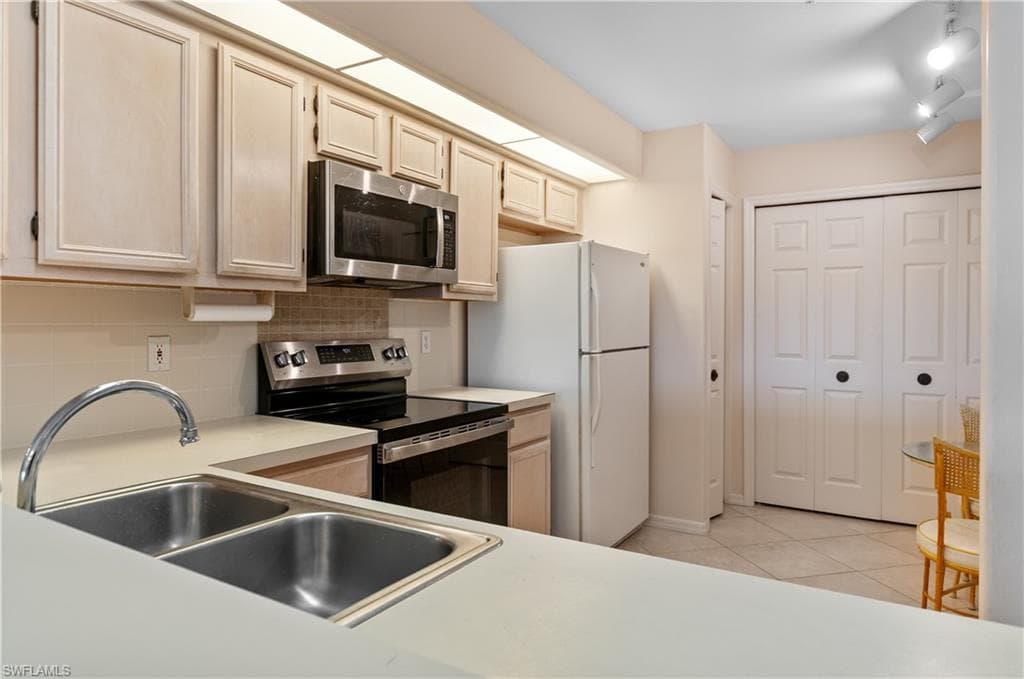 13020 Amberley CT 305-7