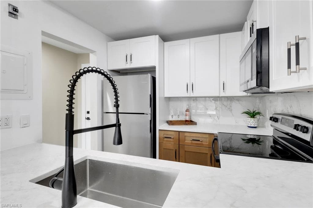 1195 Clam CT 202-1