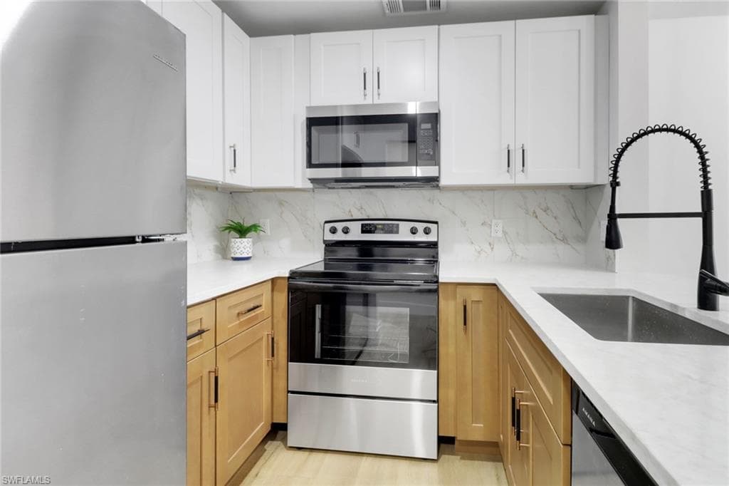 1195 Clam CT 202-5